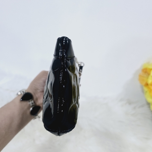 Coach black patent leather wristlet - Picture 11 of 15